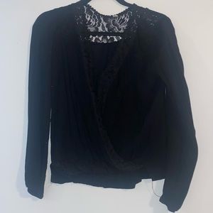 Xhilaration // Long-sleeve Blouse with Lace Detail (Black - M)